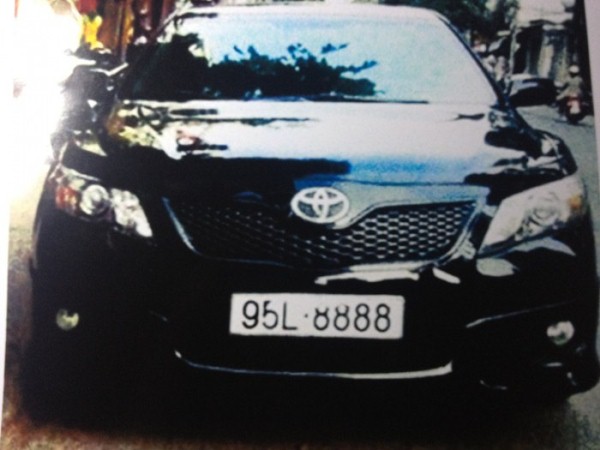 Chiếc xe Camry mang biển số tứ quý 8888 do trung tá công an Bùi Minh Thắng tự gây tai nạn năm 2012. Ảnh: T.L